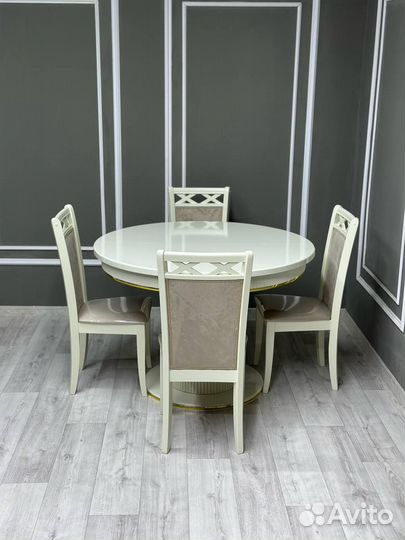 Комплект стол и стулья. Оплата при получении