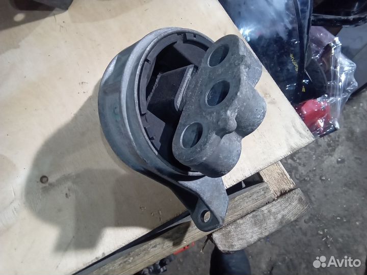 Опора двигателя правая Opel Astra H