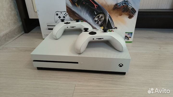 Xbox one s 1000gb + подписка 2 месяца