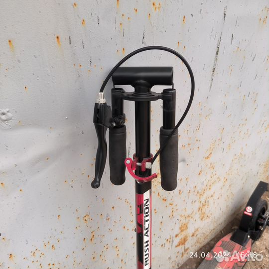 Самокат складной с ручным тормозом