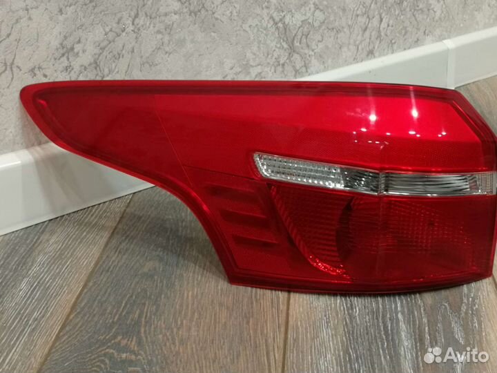 Фонарь левый Ford Focus 3 рестайлинг