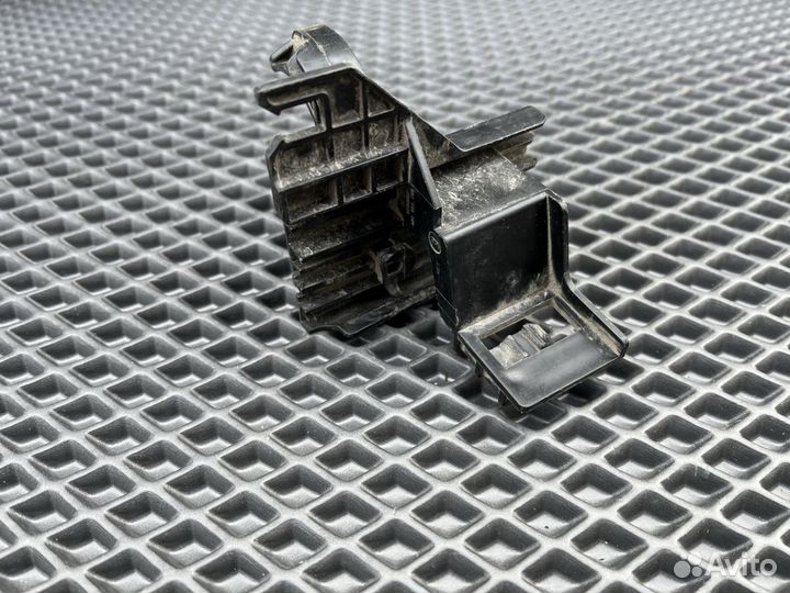 Кронштейн горловины омывателя VW Polo Skoda Rapid