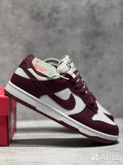 Кроссовки Nike Dank SB бордовые