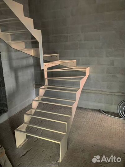 Металлокаркас для лестницы 