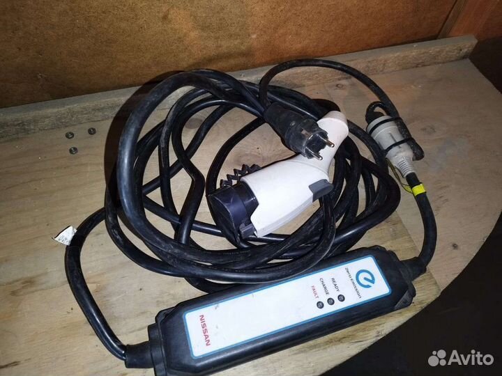 Зарядное устройство для Nissan Leaf