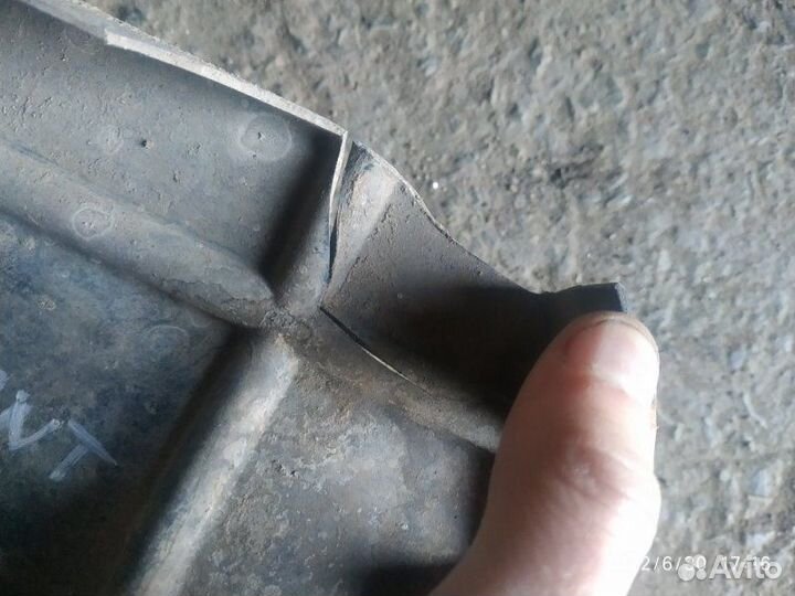 Пыльник двигателя левый Hyundai Accent седан