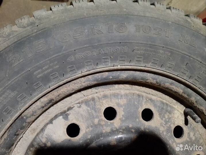 Диски штампованные c резиной r16 на Nissan x-trail