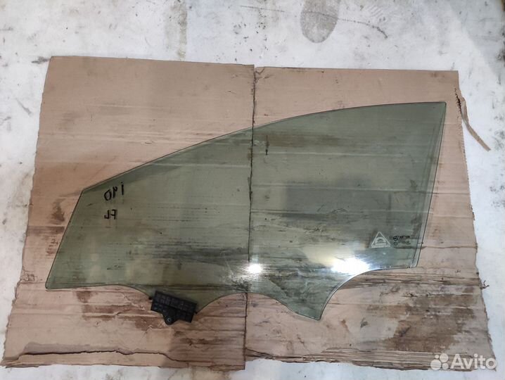 Переднее левое стекло Hyundai i40