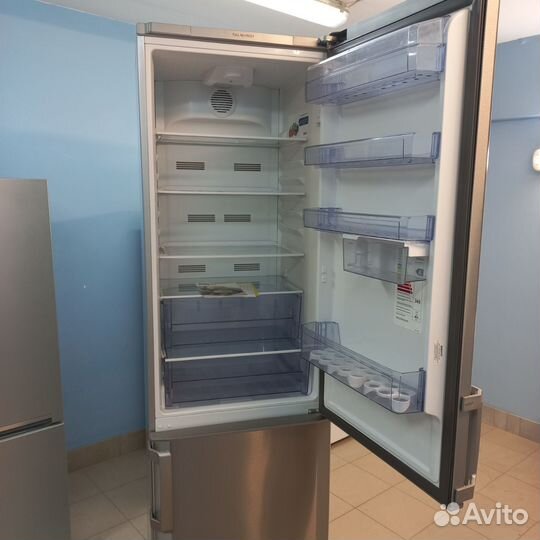 Холодильник с морозильной камерой. Доставка