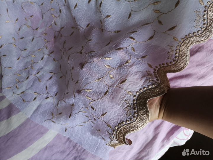 Тюль белая с золотой вышивкой