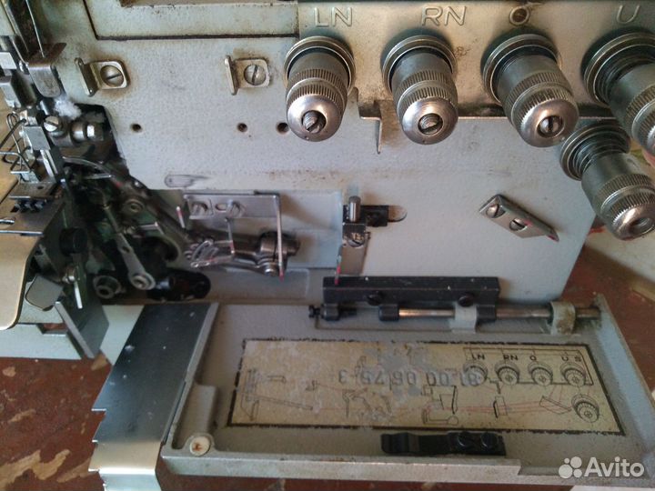 Промышленный 5-ниточный оверлок