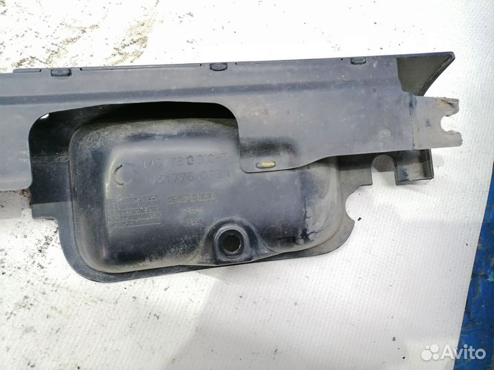 1451270 Панель передней части кабины левая scania