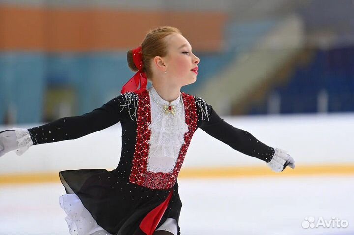 Платье для выступлений по фигурному катанию