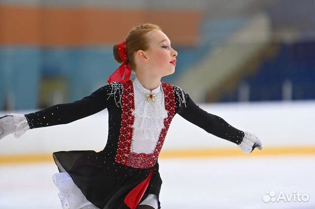 Платье для выступлений по фигурному катанию
