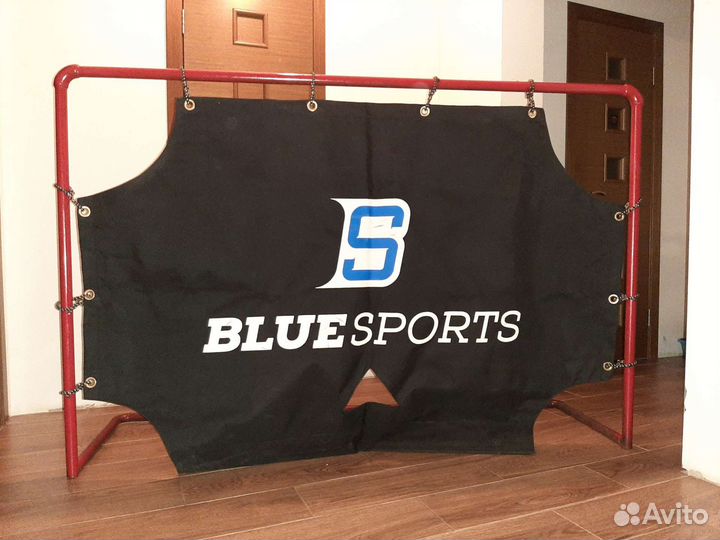 Хоккейные ворота и искусственный лёд