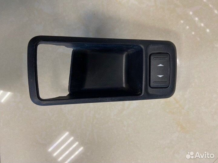 Кнопка стеклоподъемника правая Ford C-Max 1.8L