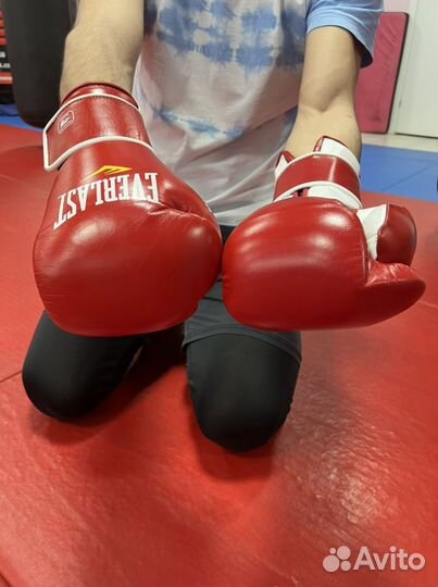 Боксерские перчатки кожа 14 oz