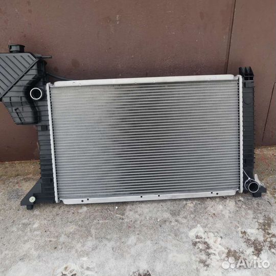 Радиатор охлаждения Мерседес спринтер 2.9и 2.3