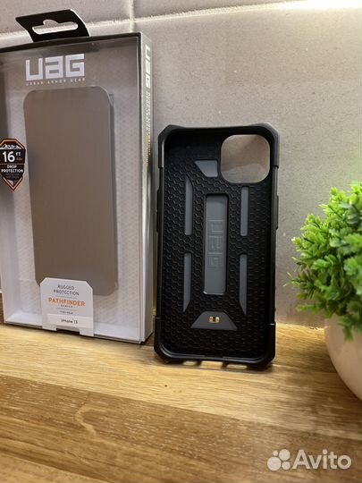 Чехол UAG на iPhone 13