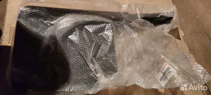 Новый задний правый брызговик LC200