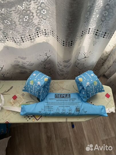 Детский плавательный жилет