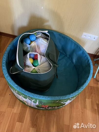 Сухой бассейн с шариками