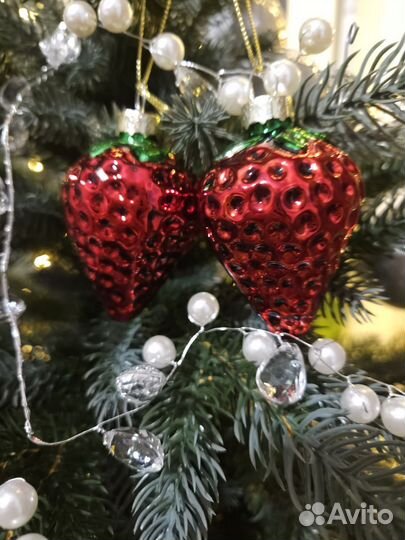Новогодние украшения- гранат, клубника, ананас