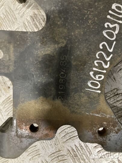 Кронштейн Volvo 21980485