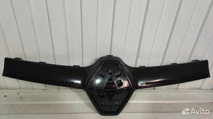 Молдинг решетки радиатора renault logan/sandero 18