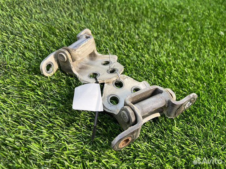 Петли двери передние левые Toyota Dyna XZU308 N04C