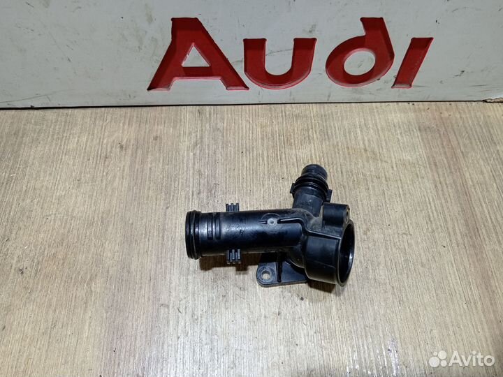 Фланец системы охлаждения audi a8 d4 4.2 fsi