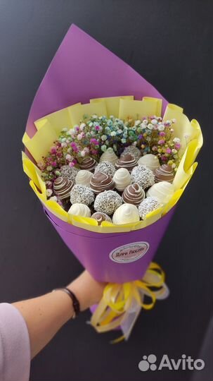 Съедобный букет из клубники