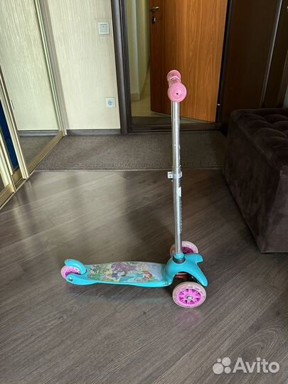 Самокат трехколесный