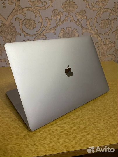 Macbook Pro 15 2018 i7 16gb