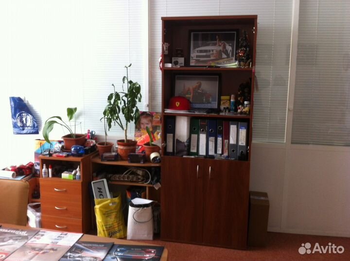 Полностью обставленный кабинет директора, хозяина