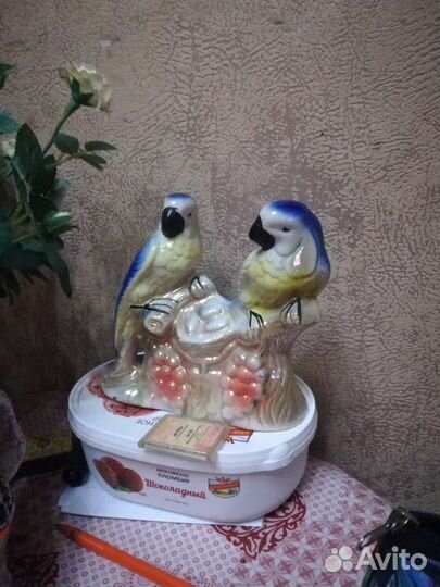 Форфоровая статуэтка, попугаи