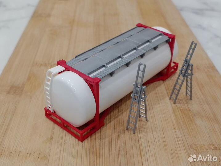 Резервуар и стремянки