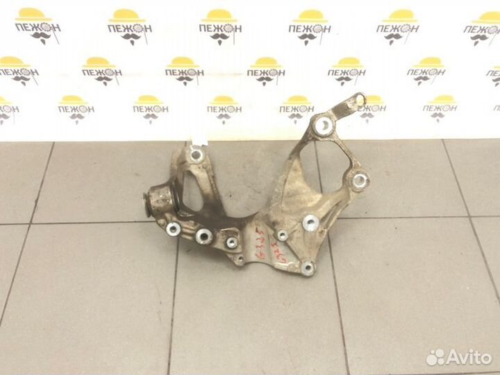 Кронштейн переднего рычага левый Honda Civic