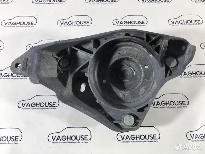 Кронштейн амортизатора правый Audi A8 D2 4D 2001