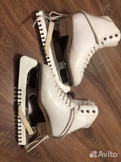 Деткие профессиональные фигурные коньки 28-30 р-р