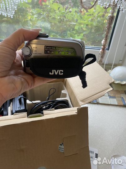 Видеокамера JVC