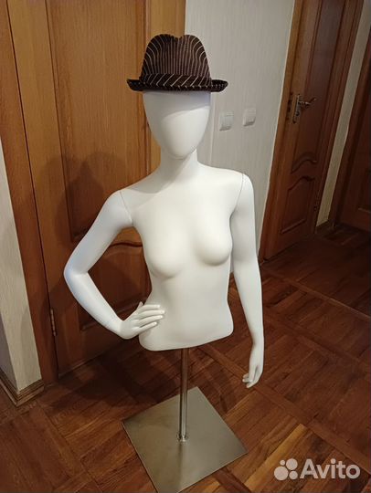 Манекен на подставке