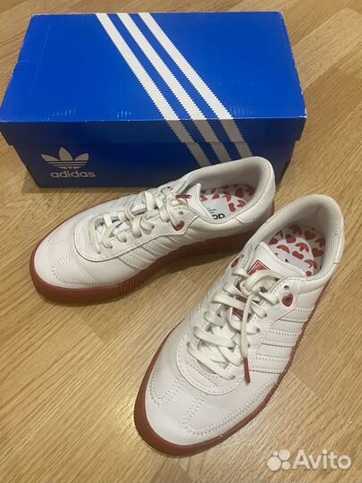 Кроссовки женские adidas 35