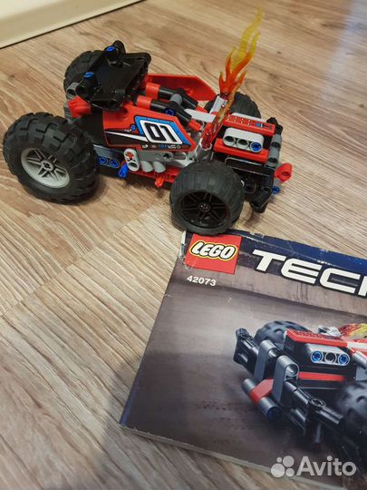 Lego Technic 42073Красный гоночный автомобиль