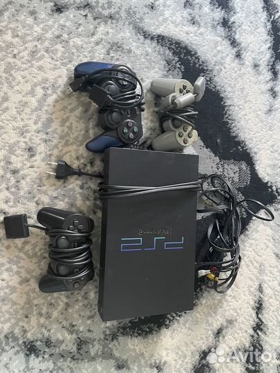 Sony Playstation 2 (полный комплект) + 4 джойстика