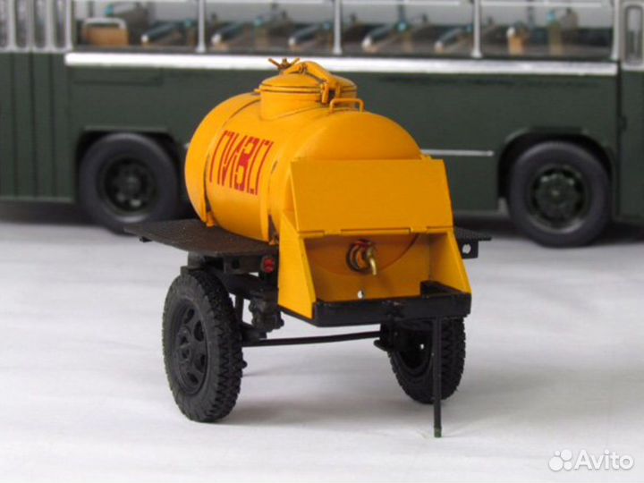 Прицеп- бочка пиво м 1:43