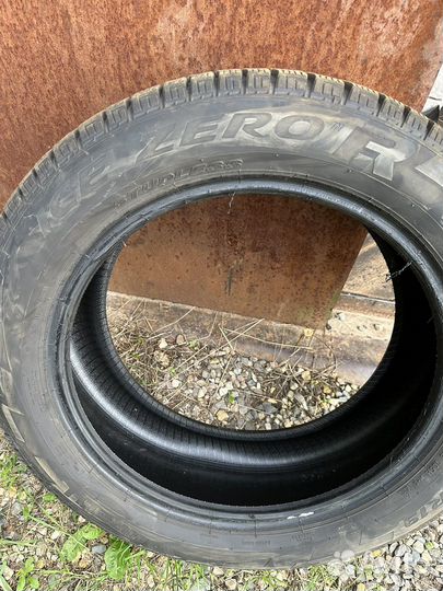 Pirelli Ice Zero FR 235/55 R19