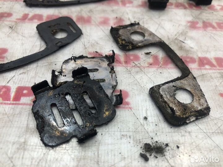 Зажим тормозных колодок задний Mitsubishi Airtrek