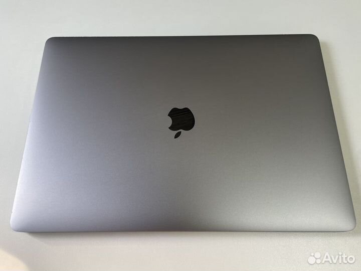 MacBook Pro 15 2019 2 TB i9 Pro Vega 16 П-888