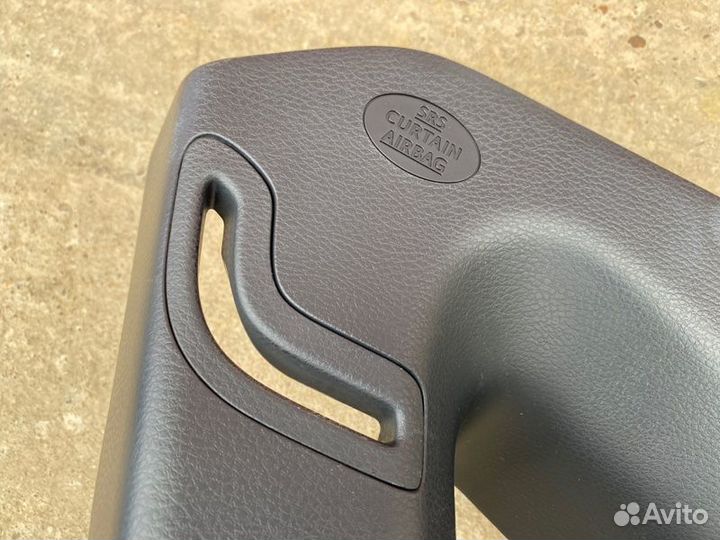 Обшивка багажника задняя правая Toyota Harrier